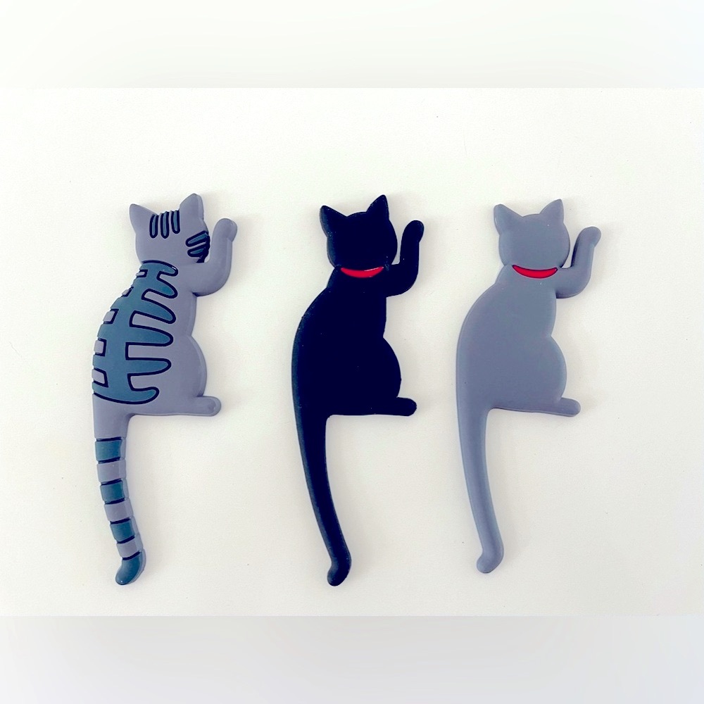 Set of 3 adorable new magnet CAT hooks.